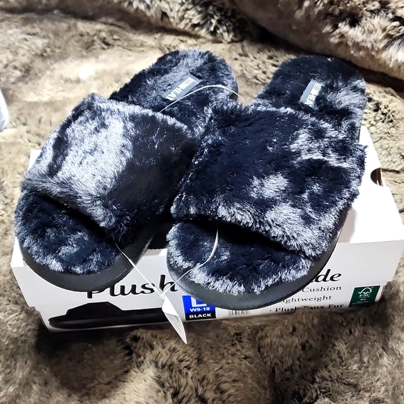 Plush cushion slides - Picture 2 of 5